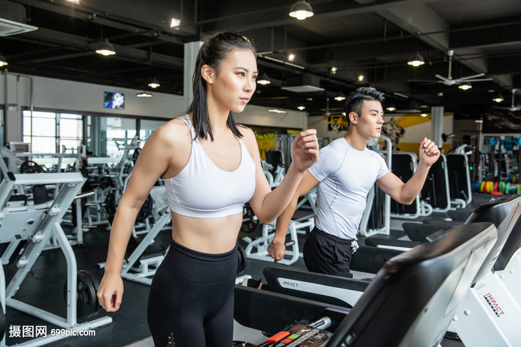 DB电竞官网入口米兰团队配合，全部压制敌手