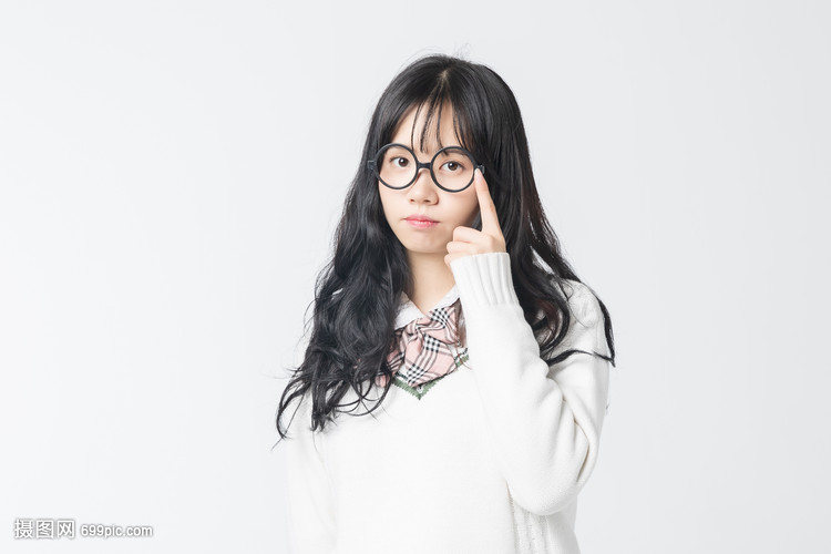 青春期苦恼女生