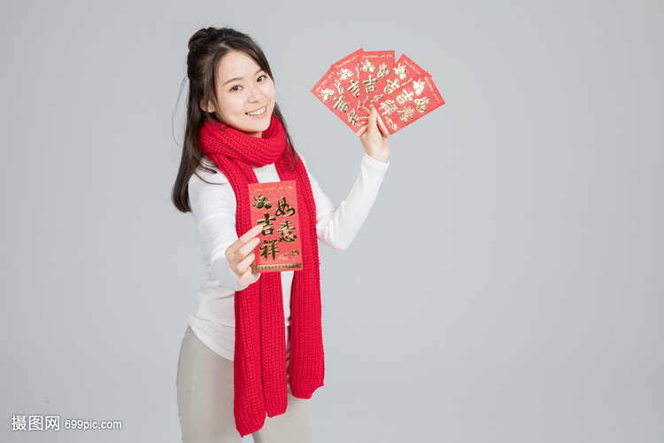 拿着世界的红包美美女胸美女图片