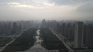 航拍湖北武汉城市暴雨来临视频素材