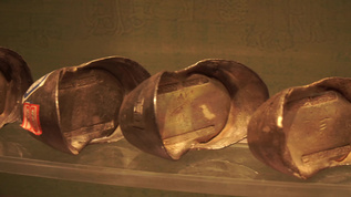 银元宝银锭中国古代货币老银锭视频素材