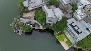 云南最美的房子杨丽萍的太阳宫航拍视频视频素材