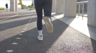 女性慢跑腿部脚步特写慢动作视频视频素材