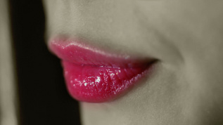 一个漂亮女人的嘴唇视频素材