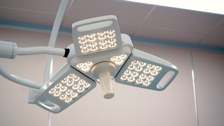 8k医院手术室手术灯实拍视频素材