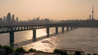 环绕航拍日落时分的武汉长江大桥和电视塔视频素材