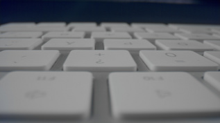 白色计算机键盘特写视频素材