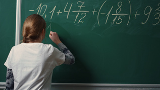课堂上女学生在黑板上做数学作业视频素材