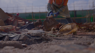 工地工人砂浆建筑垃圾升格视频素材
