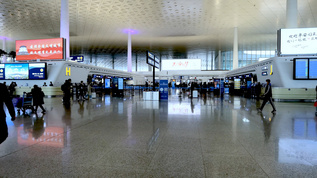 4K机场国内出发大厅大范围延时视频素材视频素材