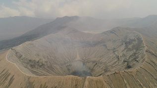 活火山的山地景观视频素材