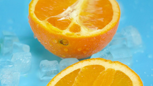 4K夏天夏季水果冰镇橙子实拍视频视频素材