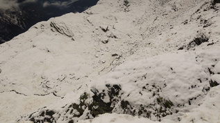 冬天的山中雪景视频素材