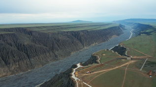 新疆天山大峡谷航拍视频素材