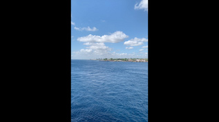 蓝天下大海竖屏4k视频视频素材