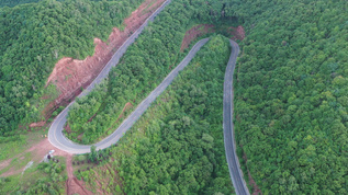 陕西旬邑石门山森林公园公路航拍视频素材