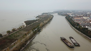 雾霾航拍京杭大运河高邮段视频素材