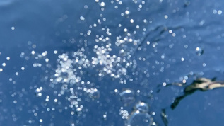 气泡的水下视图视频素材