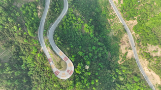 4K航拍贵州蜿蜒曲折山路美景视频素材