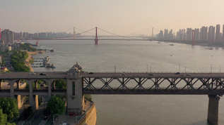 航拍穿越武汉长江大桥长江自然风光视频素材