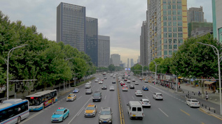 武汉内环解放大道晚高峰繁忙交通视频素材