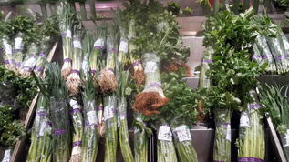 4K实拍超市绿色蔬菜视频素材