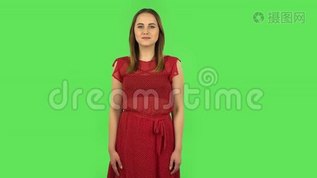 稚嫩的红衣少女带着震惊惊讶的哇脸表情.. 绿色屏幕mp4格式视频下载_正版视频编号2088372-摄图网