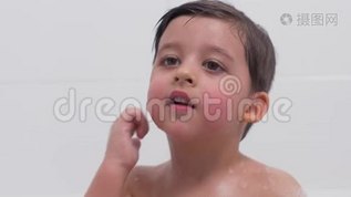 小男孩，深色头发的孩子洗澡mov格式视频下载_正版视频编号1341082-摄图网