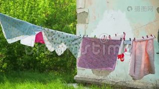 旧房子附近晾衣绳mov格式视频下载_正版视频编号393159-摄图网