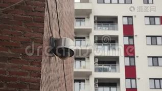 公寓街区的穹顶监控摄像头mp4格式视频下载_正版视频编号2404710-摄图网