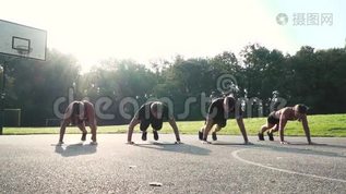 两个女孩和两个男孩做鳄鱼俯卧撑mp4格式视频下载_正版视频编号375290-摄图网