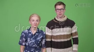 幸福的奶奶和孙子抱在一起mov格式视频下载_正版视频编号3012017-摄图网