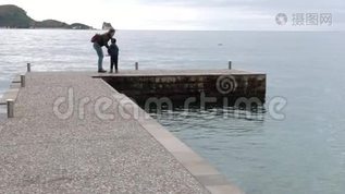 母亲和一个看海的小儿子mp4格式视频下载_正版视频编号3462602-摄图网