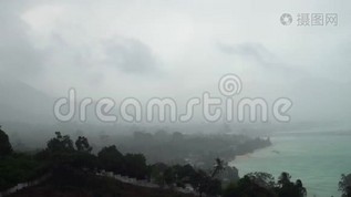热带岛屿灰色多云天空和雨的全球风暴天气。 假期或因大雨而引致的假期mov格式视频下载_正版视频编号273413-摄图网