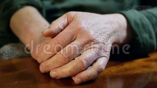手老的生活成人.mov格式视频下载_正版视频编号918285-摄图网