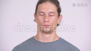 一张疲惫的脸，滚动着眼睛，看上去很无聊mov格式视频下载_正版视频编号2869490-摄图网
