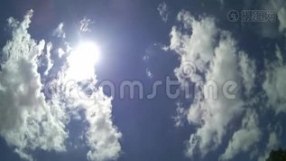 美丽的云景与大，建筑云和日出通过云团。mp4格式视频下载_正版视频编号920417-摄图网