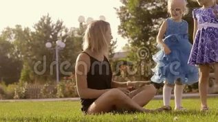 妈妈有三个女儿mov格式视频下载_正版视频编号2645945-摄图网