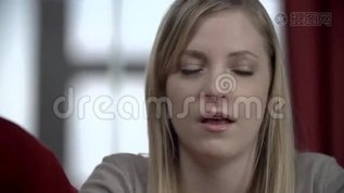 近距离拍摄女儿的脸mp4格式视频下载_正版视频编号1147300-摄图网