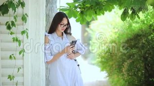 长发美女自拍mov格式视频下载_正版视频编号518501-摄图网