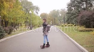 Girl riding a portable electronic hymen outdoor mov format video download_genuine video...