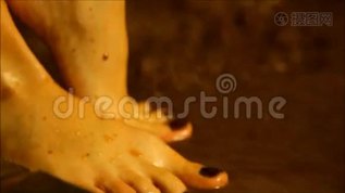 洗澡的女人洗擦洗mp4格式视频下载_正版视频编号1384269-摄图网