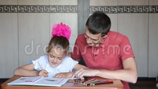 妈妈带肝给女儿，爸爸订婚了mov格式视频下载_正版视频编号230917-摄图网