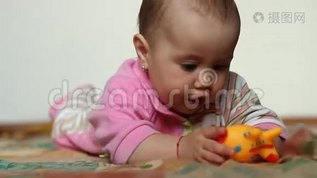 小女孩玩玩具mov格式视频下载_正版视频编号2521904-摄图网