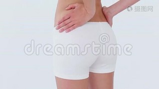 女人按摩她的下背部mov格式视频下载_正版视频编号542816-摄图网