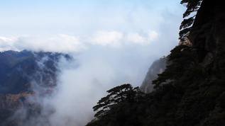 云雾缭绕的三清山视频素材