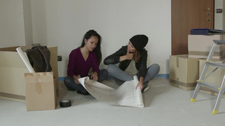 两个年轻女孩在规划图纸视频素材