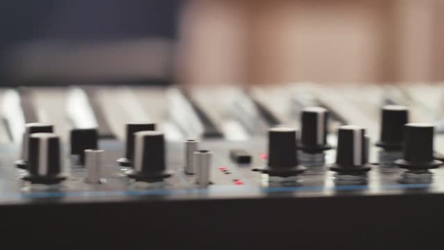 合成器视频素材_合成器摄影视频_合成器短视