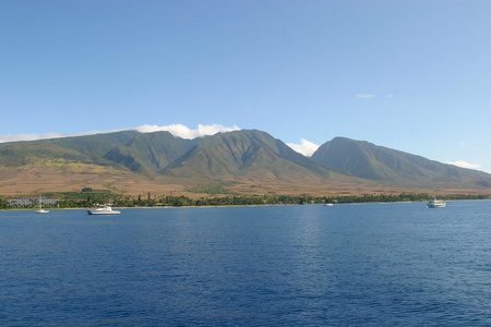 毛伊岛在太平洋中北部，夏威夷群岛中的第二大岛