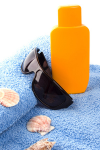 毛巾 太阳镜和洗剂